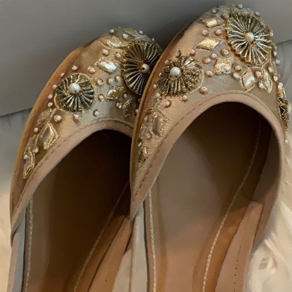 Fuchsia Embellished Cream Flats - Picture 10 of 11